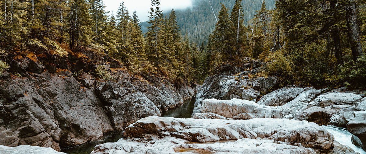 what to wear Rockies mountain hunting clothing, gear, layers, jackets, boots 